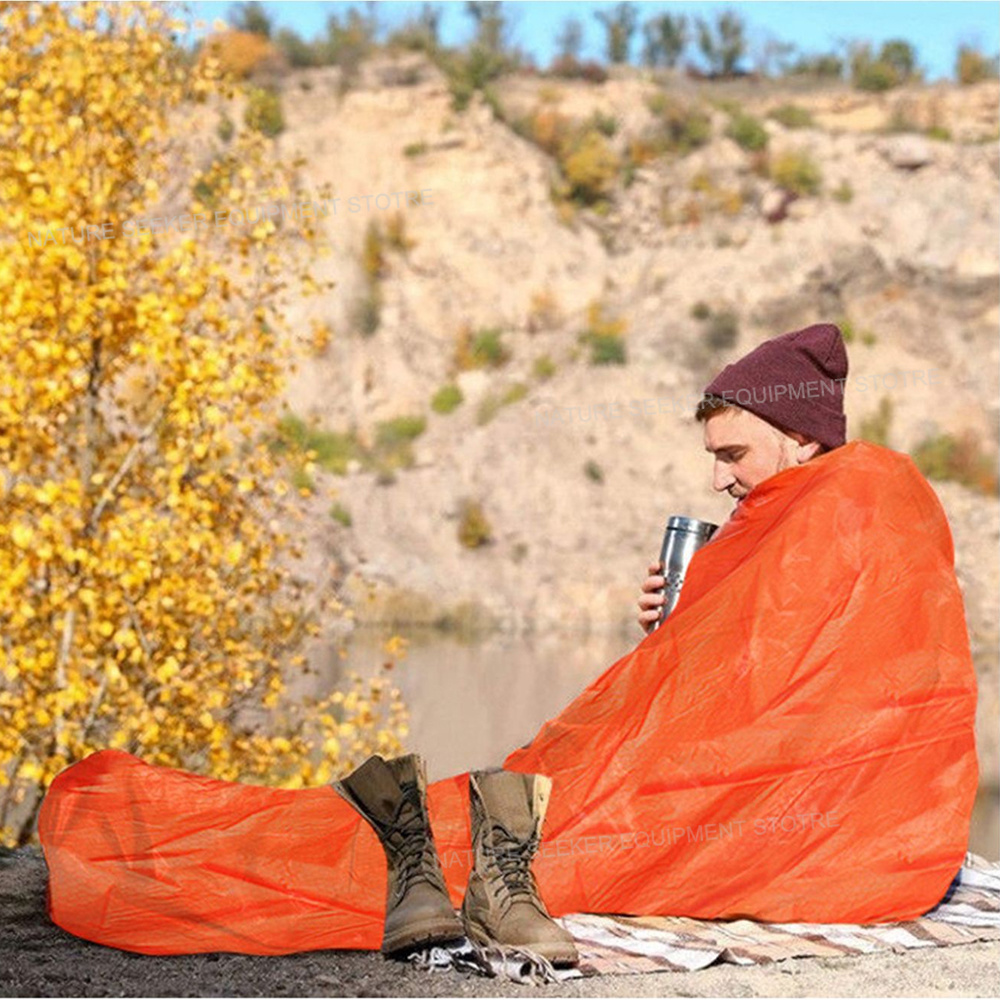 緊急用断熱寝袋 – 熱反射素材を使用したサバイバル用ビビバッ - Bivy Bag Emergency のレビューと価格